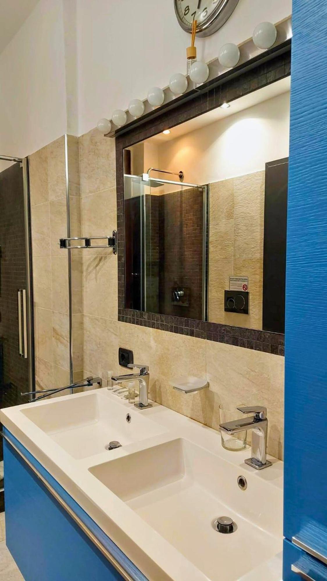 Vfh Stylish Boutique Apartment-City Center ミラノ エクステリア 写真